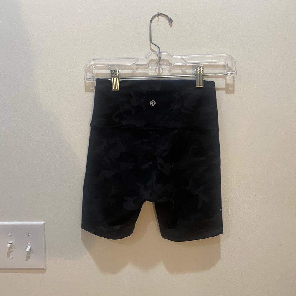 Lululemon align hr short 8” size 4 heritage camo deep coal like new